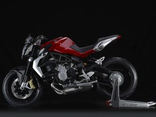 2013年 BRUTALE 800ルビーレッド/シルバー