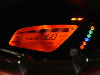 2013年 BRUTALE 800（メーター表示イメージ）