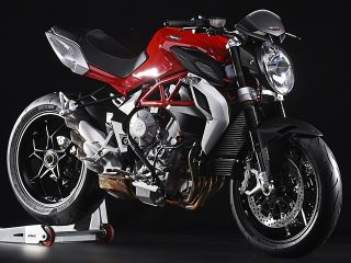 2015年 BRUTALE 800レッド/シルバー