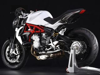 2015年 BRUTALE 800（リアビュー）