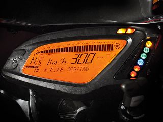 2013年 F3 800（メーター表示イメージ）
