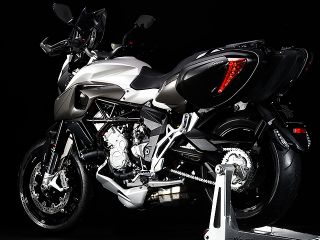 2015年 STRADALE 800（リアビュー）