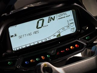 2015年 STRADALE 800（メーター表示イメージ）