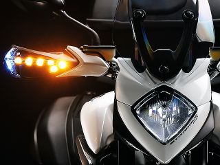 2015年 STRADALE 800（ウインカー点灯イメージ）