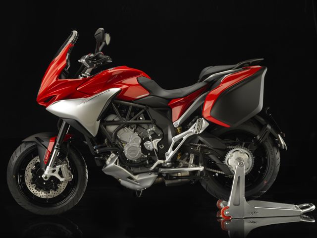 2015年 TURISMOVELOCE 800 レッド/シルバー（カタログメイン）