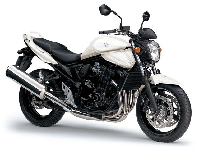 2005年 BANDIT 650 パールミラージュホワイト（カタログメイン）