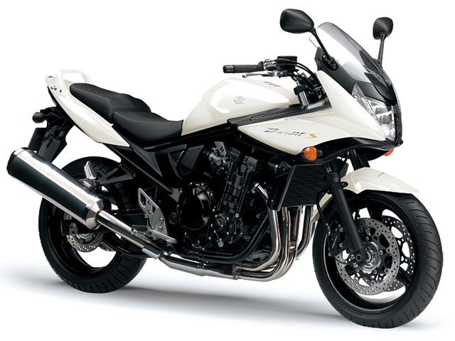 2005年 BANDIT 650S パールミラージュホワイト（カタログメイン）