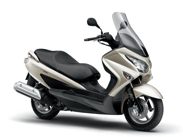 2015年 BURGMAN 200 マットムーンシルバーメタリック（カタログメイン）
