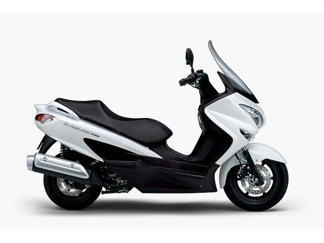 2016年 BURGMAN 200 ブリリアントホワイト(カタログメイン)