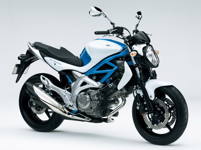 2009年 GLADIUS 650 メタリックトリトンブルー/グラススプラッシュホワイト（カタログメイン）