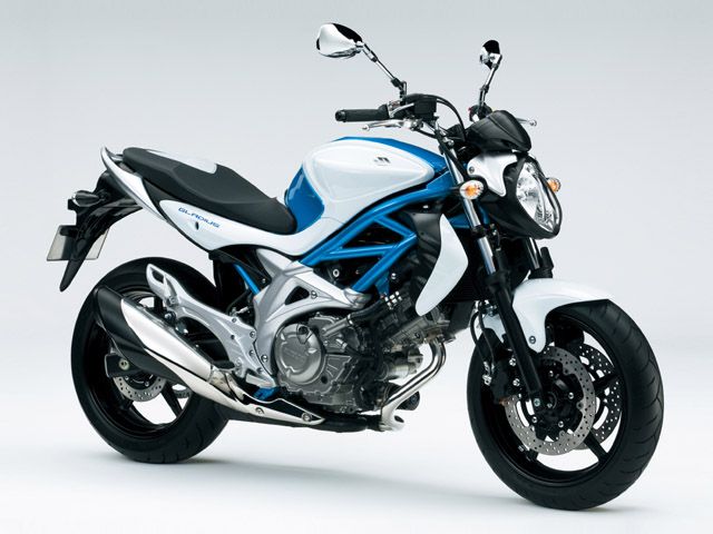 2009年 GLADIUS 650 ABS メタリックトリトンブルー/グラススプラッシュホワイト（カタログメイン）