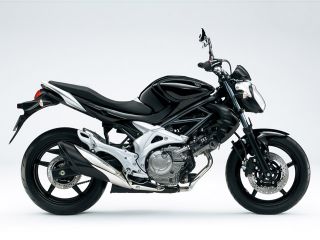 2009年 GLADIUS 650 ABSパールネブラーブラック