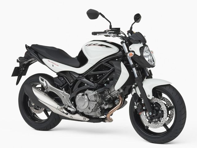 2012年 GLADIUS 400 ABS パールミラージュホワイト/グラススパークルブラック（カタログメイン）