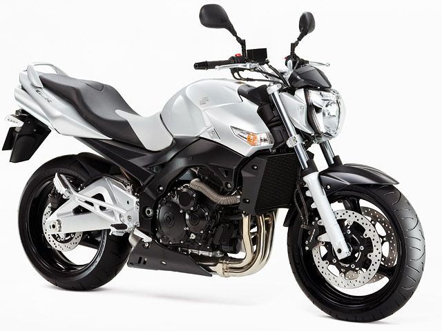 2007年 GSR400 ホワイト（カタログメイン）