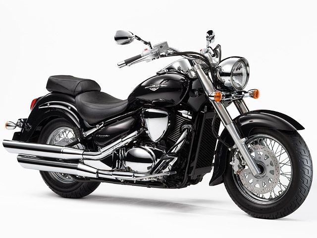 2010年 Intruder Classic 400 パールネブラーブラック（カタログメイン）