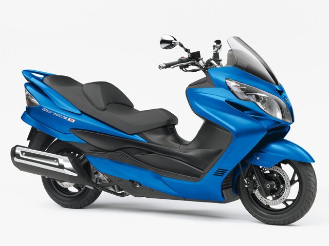 2013年 SKYWAVE 250 Type S BASIC トリトンブルーメタリック（カタログメイン）