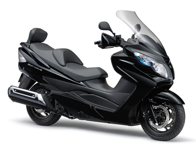 2013年 SKYWAVE 400 Limited ABS グラススパークルブラック(カタログメイン)