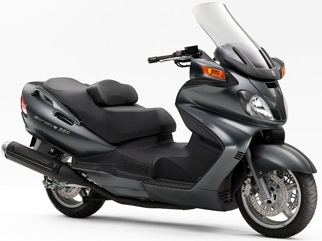 2006年 SKYWAVE 650 ファントムブラックメタリック（カタログメイン）