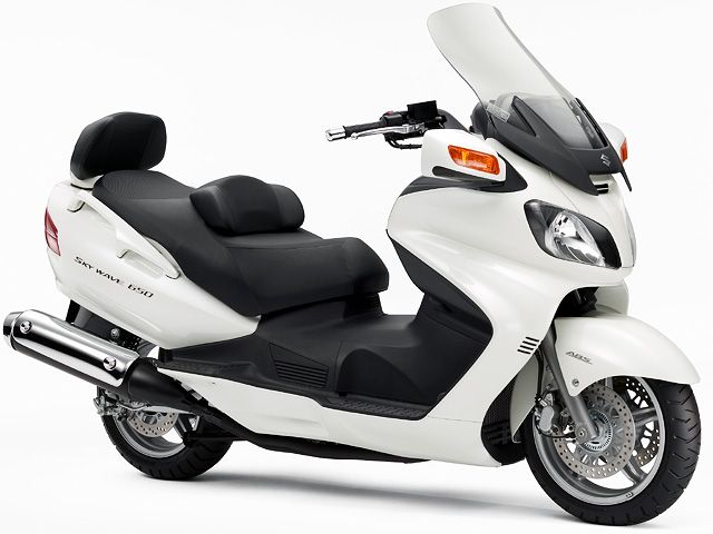 2007年 SKYWAVE 650 LX パールグラスホワイト（カタログメイン）
