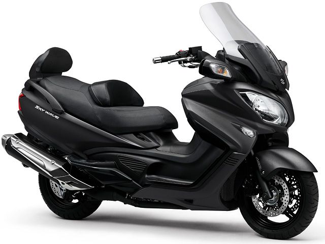 2016年 SKYWAVE 650 LX マットブラックメタリックNo.2（カタログメイン）
