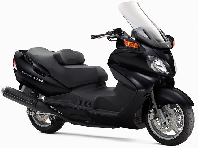 2008年 SKYWAVE 650 パールネブラーブラック（カタログメイン）