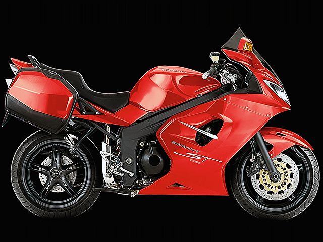 2010年 Sprint ST ABS トルネードレッド（カタログメイン）