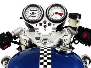 2005年 Thruxton（メーター表示イメージ）
