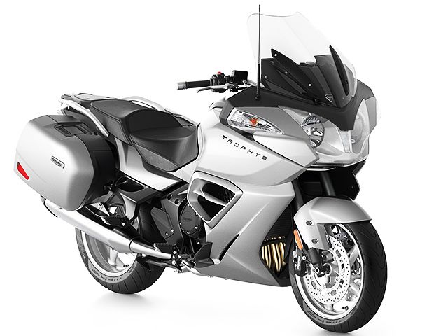 2013年 Trophy SE ルナシルバー（カタログメイン）