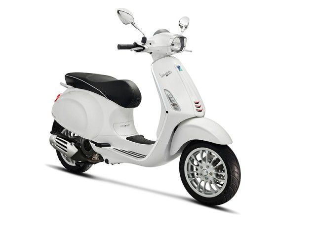 2016年 Sprint 150 ABS モンテホワイト（カタログメイン）