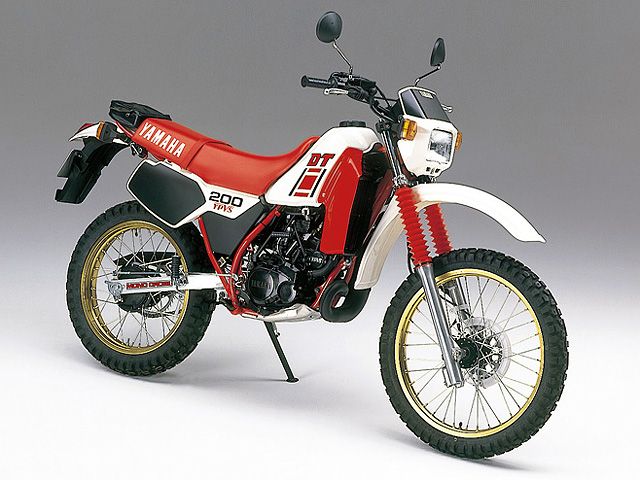1984年 DT200R ホワイト/ファイヤーレッド(カタログメイン)