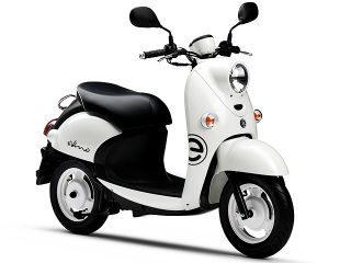 2015年 E-Vinoホワイトメタリック1