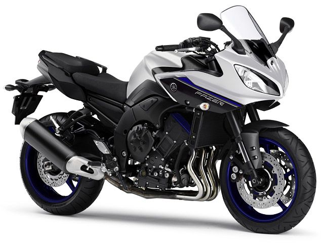 2015年 FAZER 8 マットシルバー1（カタログメイン）