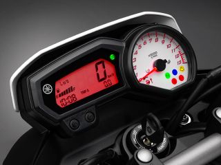 2011年 FZ8（メーター表示イメージ）