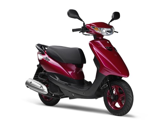 2015年 JOG ZR パープリッシュレッドメタリック2（カタログメイン）