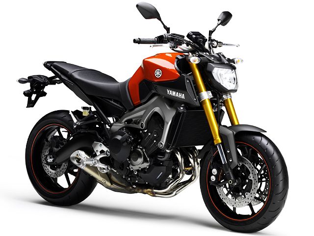 2014年 MT-09 ディープオレンジメタリック8（カタログメイン）
