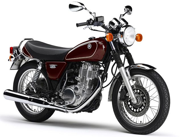 2014年 SR400 ダークグレーイッシュレッドメタリック3（カタログメイン）