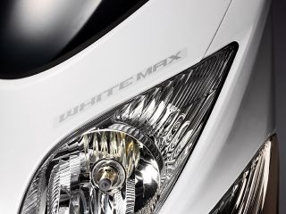 2010年 TMAX 10th Anniversary WHITEMAX（ヘッドライト上にWHITE MAXの文字）