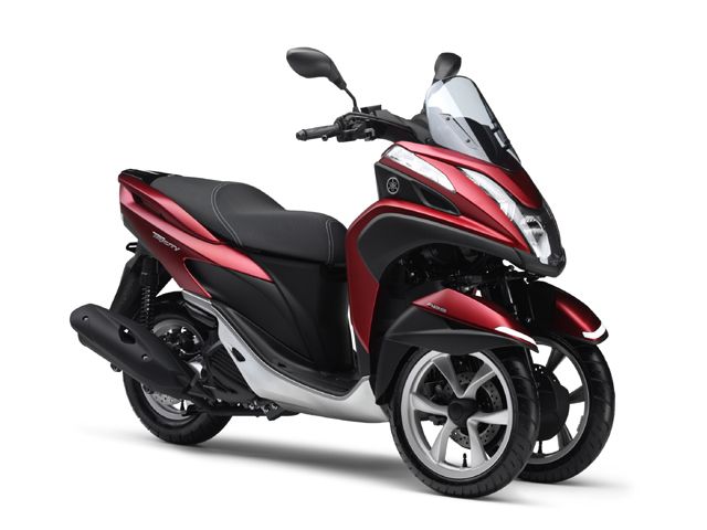 2015年 TRICITY 125 ABS マットディープレッドメタリック3(カタログメイン)