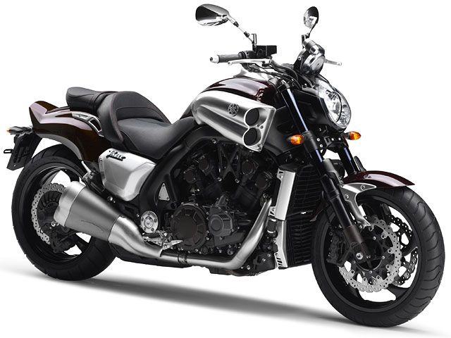 2015年 VMAX ベリーダークレッドメタリック2（カタログメイン）
