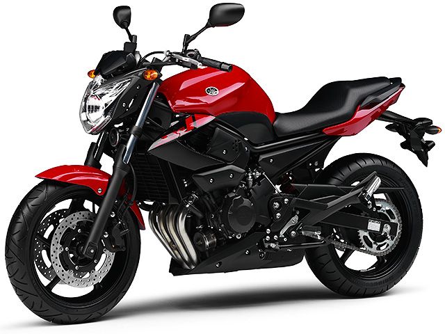 2011年 XJ6 ビビッドレッドカクテル1（カタログメイン）