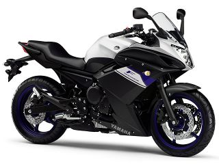 2015年 XJ6 Deversion Fマッドシルバー1