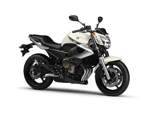 2009年 XJ6N ニューパールホワイト(カタログメイン)