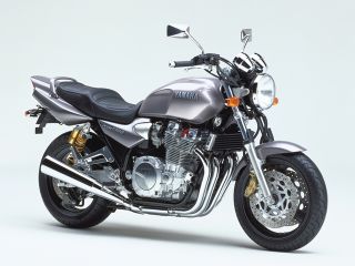 ヤマハ（YAMAHA）1998年 XJR1300・新登場のカタログ情報 | 沖縄のバイクを探すなら【グーバイク沖縄】