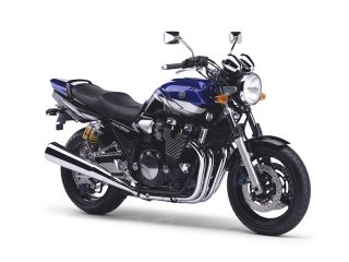 ヤマハ（YAMAHA）2004年 XJR1300・カラーチェンジのカタログ情報