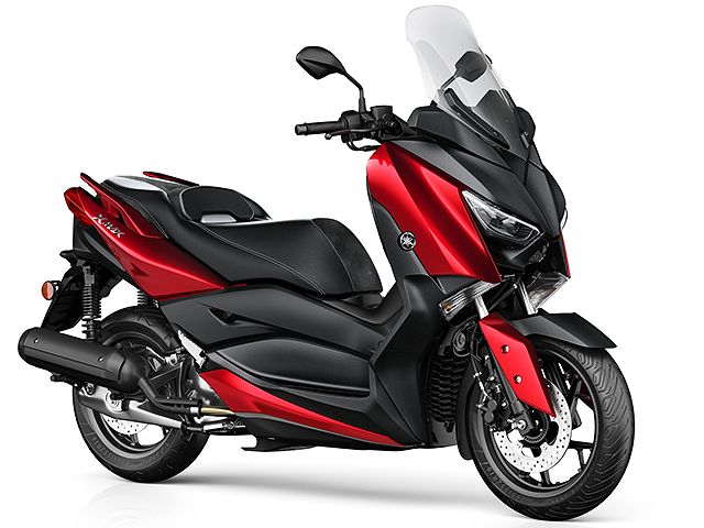 2018年 XMAX 125 Red Metallic B（カタログメイン）