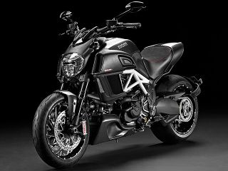 2014年 Diavel Carbonスターホワイト/カーボン