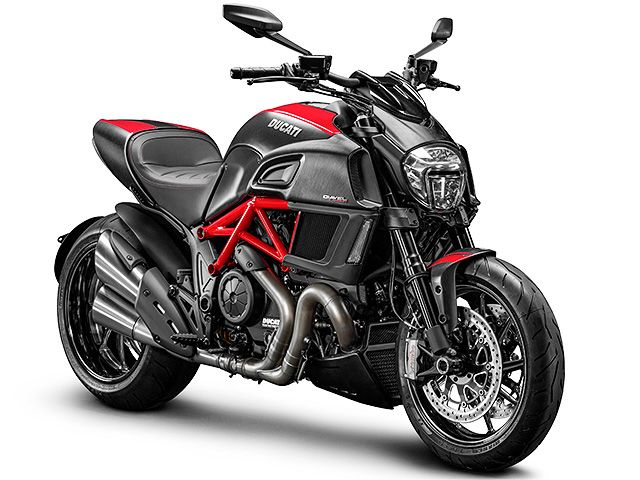 2015年 Diavel Carbon （カタログメイン）