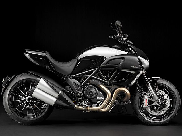 2012年 Diavel Cromo クロモ（カタログメイン）