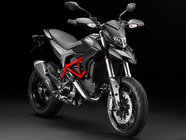 2013年 Hypermotard ダークステルス（カタログメイン）