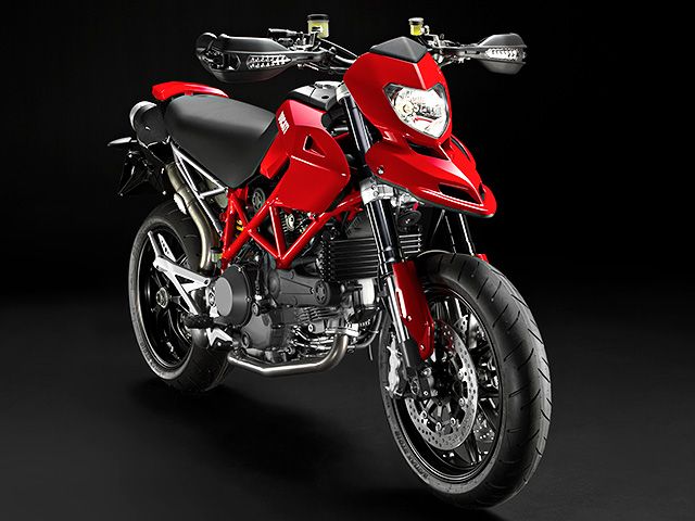 2010年 Hypermotard 1100 EVO レッド（カタログメイン）